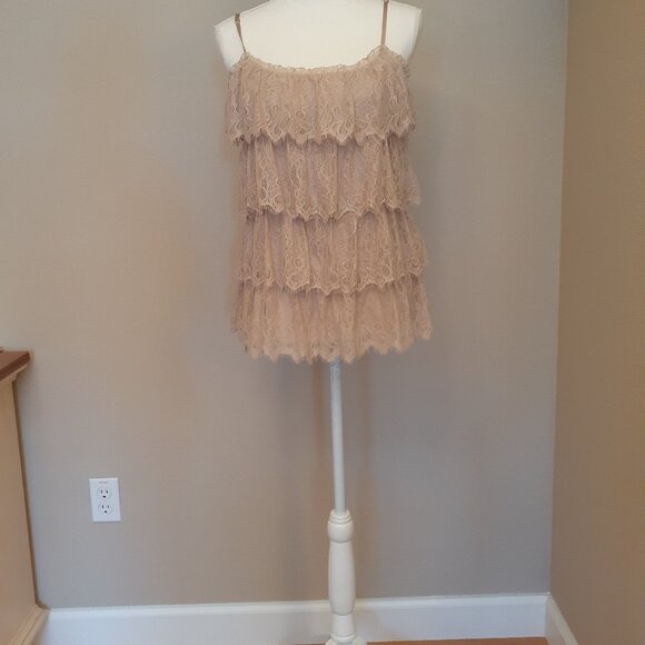 Robbi & Nikki Tiered Lace Top - Picture 5 of 13